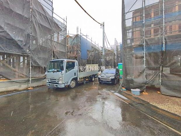 前面道路を含めた現地写真です。