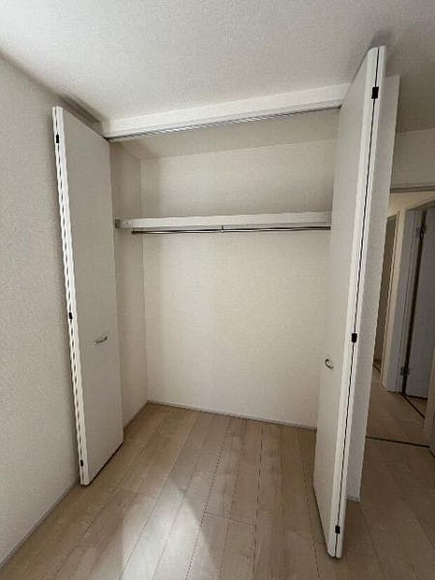 中の物を確認しやすく、取り出しやすい収納スペース。お部屋を広々とお使いいただけます。