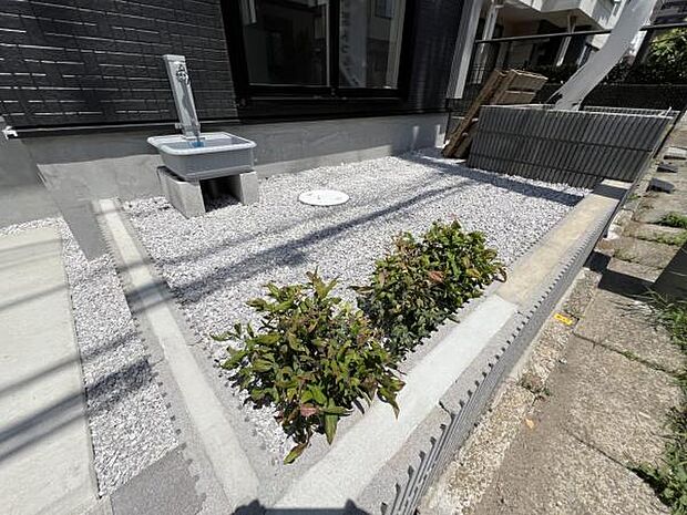 小さな植栽が楽しめそうですね。