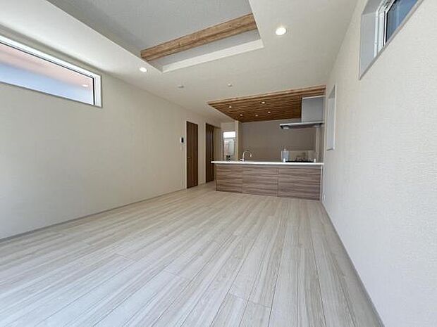 家族団らんの場所としてゆったりと居心地の良いリビングです。