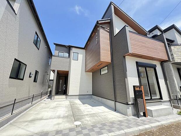 駐車場ももちろん完備しておりますのでお車所有の方にも心強いです。