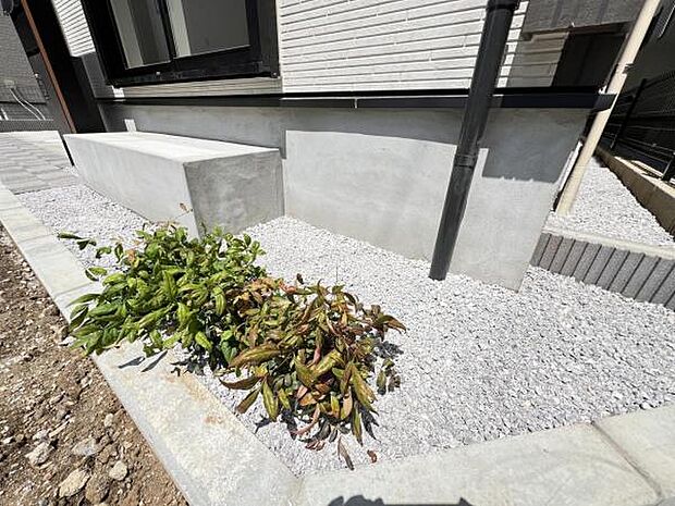 小さな植栽が楽しめそうですね。
