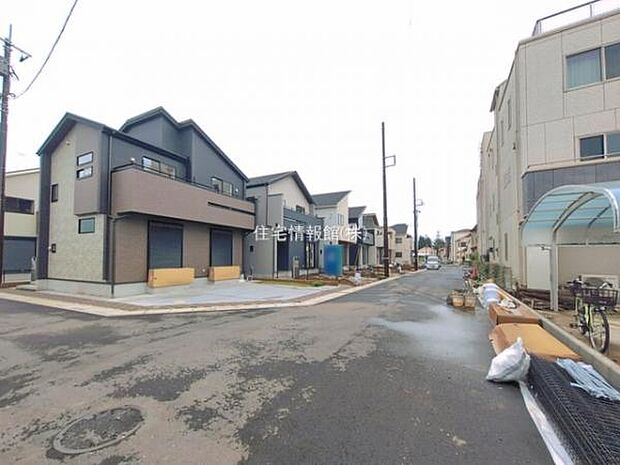 前面道路を含めた現地写真です。