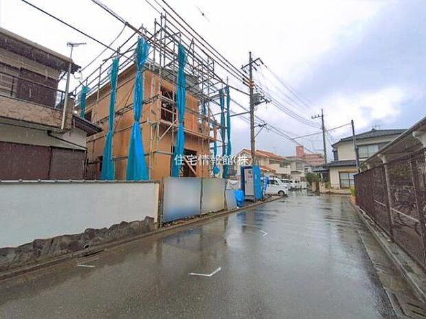 前面道路を含めた現地写真です。