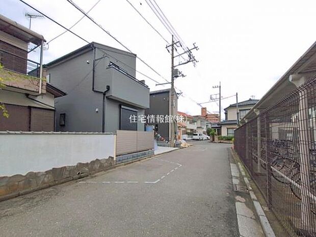 前面道路を含めた現地写真です。