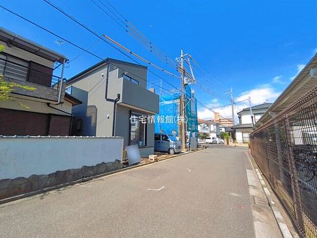 前面道路を含めた現地写真です。