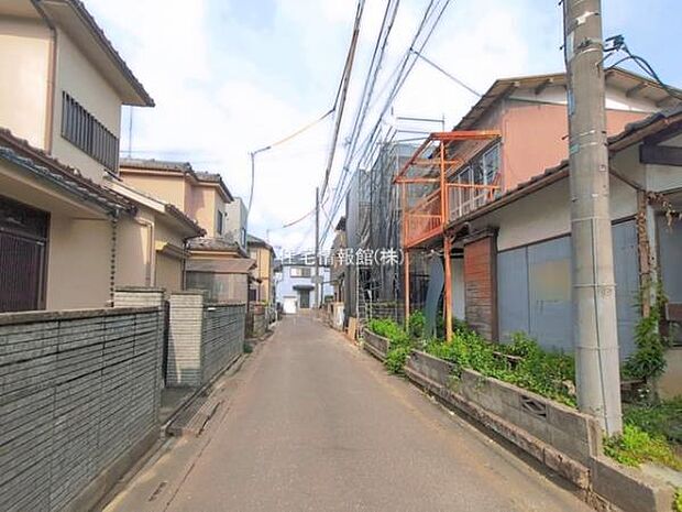 前面道路を含めた現地写真です。
