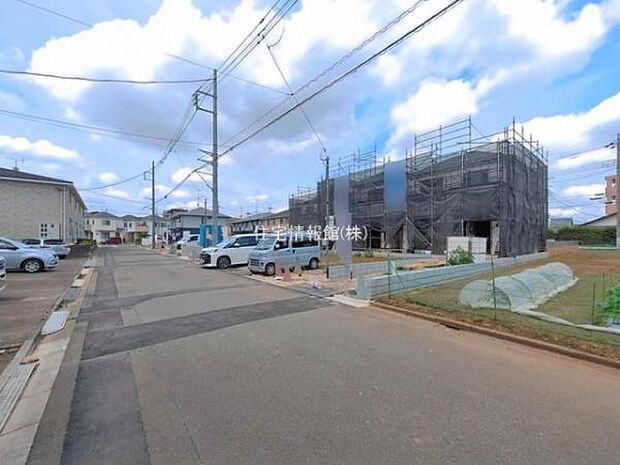 前面道路を含めた現地写真です。