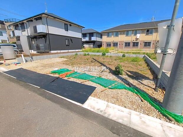前面道路を含めた現地写真です。