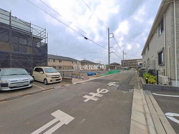 前面道路を含めた現地写真です。