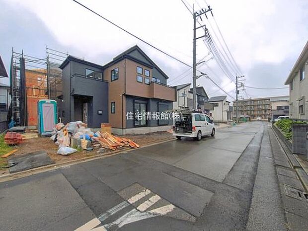 前面道路を含めた現地写真です。