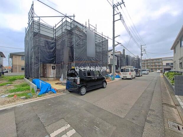 前面道路を含めた現地写真です。