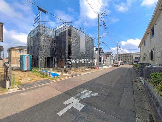前面道路を含めた現地写真です。