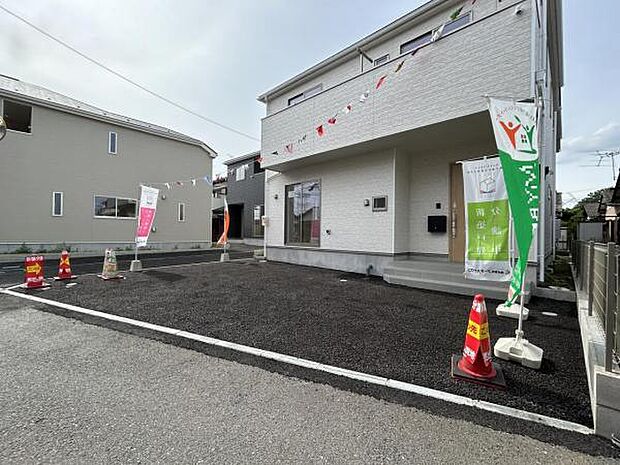 駐車場ももちろん完備しておりますのでお車所有の方にも心強いです。