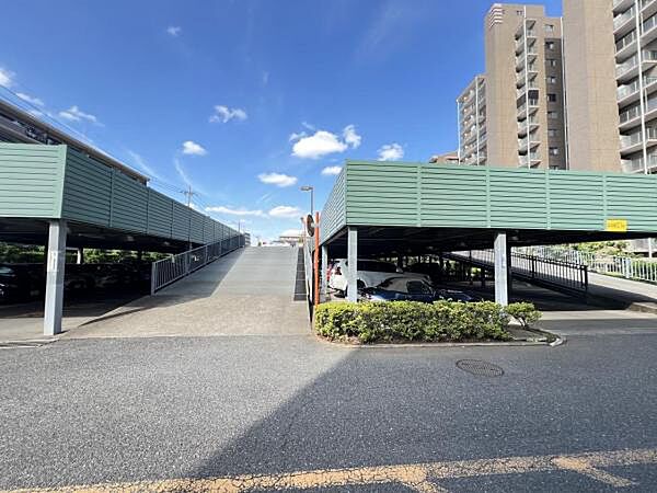 駐車場ももちろん完備しておりますのでお車所有の方にも心強いです。
