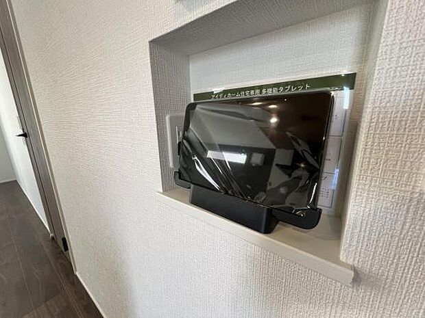 訪問者を確認できるTVモニター付きインターフォンです。