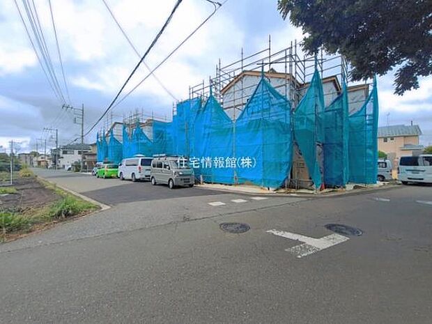 前面道路を含めた現地写真です。