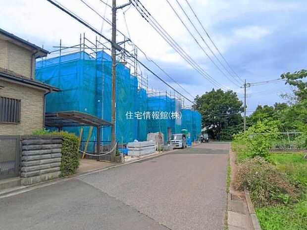 前面道路を含めた現地写真です。