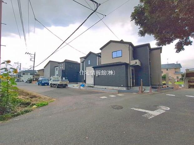前面道路を含めた現地写真です。