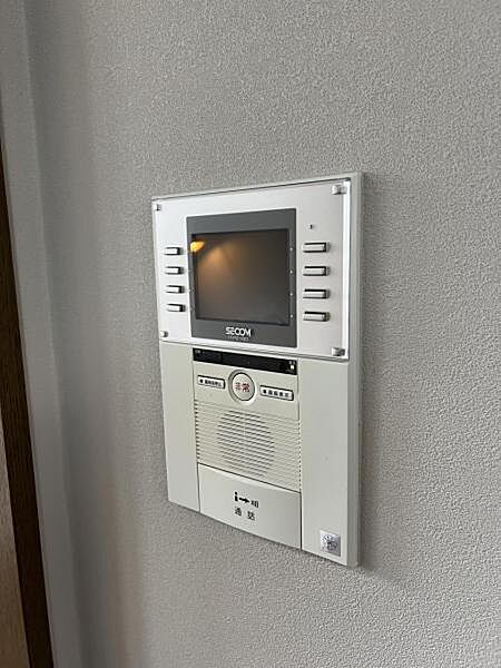 訪問者を確認できるTVモニター付きインターフォンです。