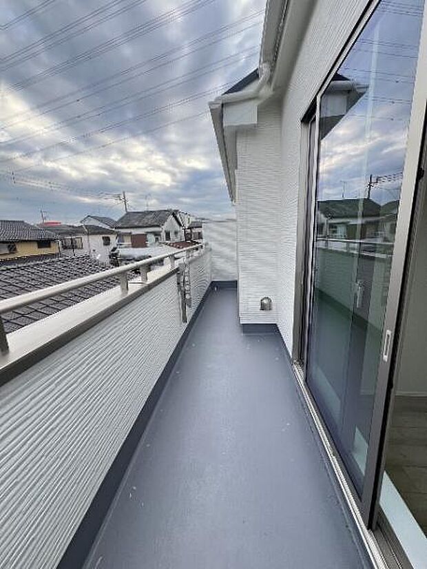 お洗濯ものを気持ち良く太陽の光で干せるのが嬉しいですね。