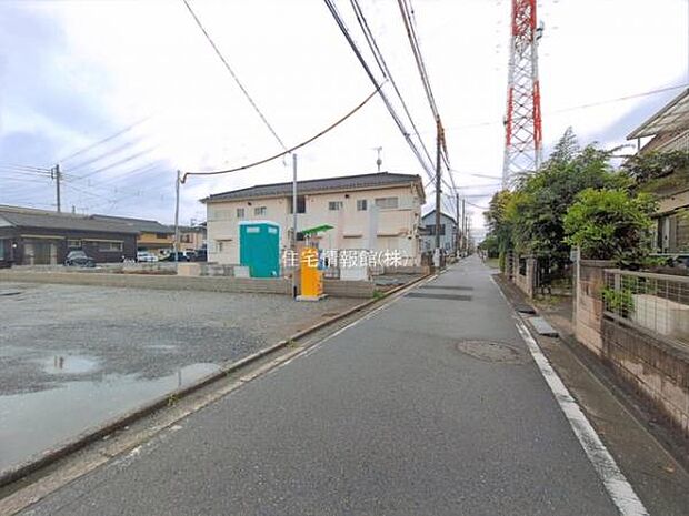前面道路を含めた現地写真です。