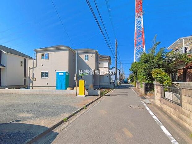 前面道路を含めた現地写真です。