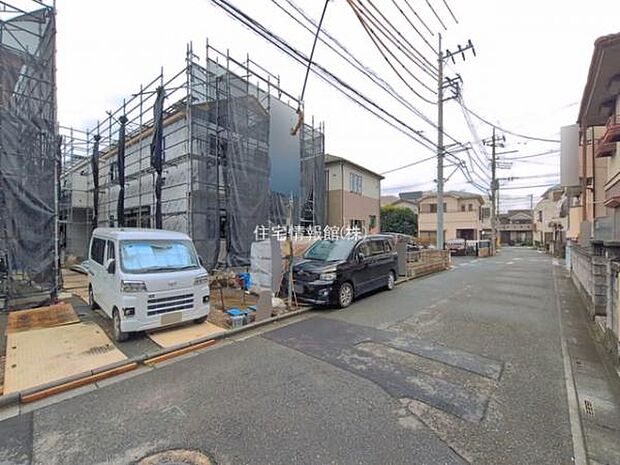 前面道路を含めた現地写真です。