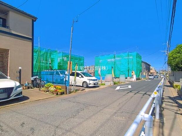 前面道路を含めた現地写真です。