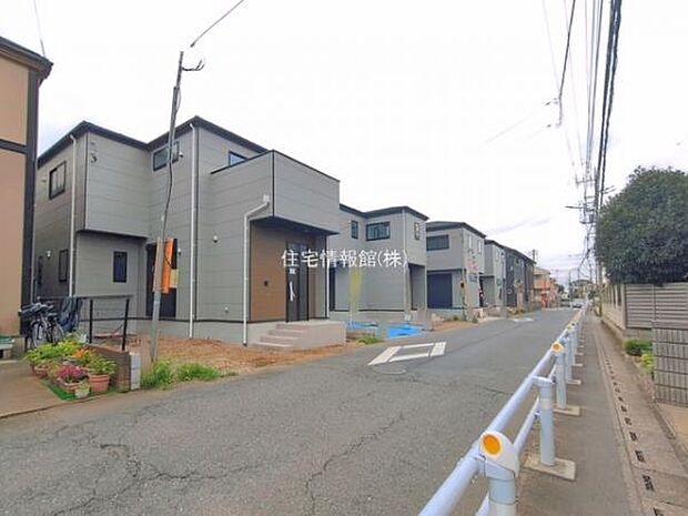 前面道路を含めた現地写真です。