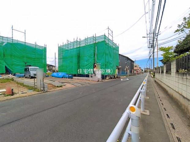 前面道路を含めた現地写真です。