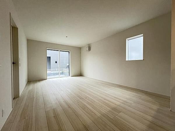 家族団らんの場所としてゆったりと居心地の良いリビングです。