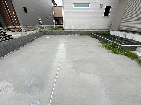 駐車場ももちろん完備しておりますのでお車所有の方にも心強いです。