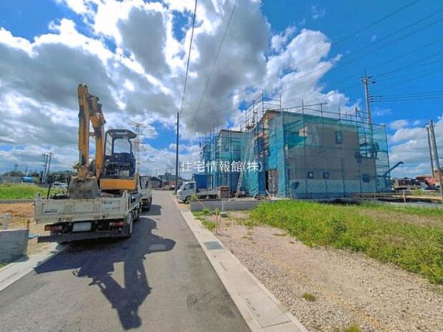 前面道路を含めた現地写真です。