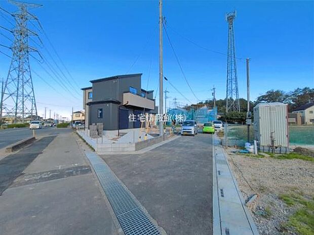 前面道路を含めた現地写真です。