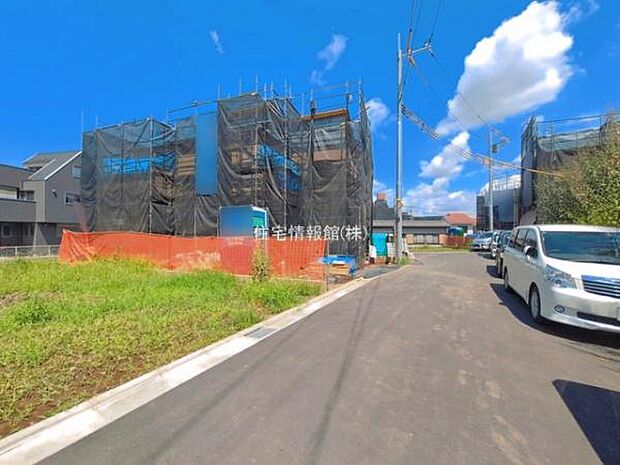 前面道路を含めた現地写真です。