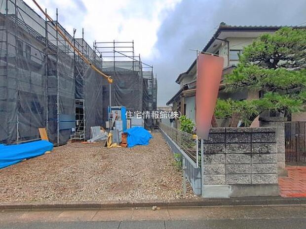 前面道路を含めた現地写真です。
