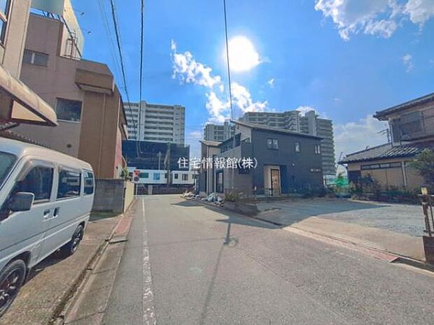 前面道路を含めた現地写真です。