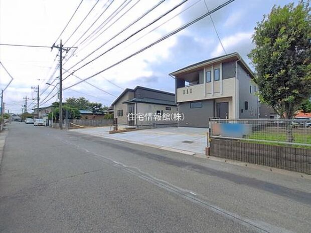 前面道路を含めた現地写真です。
