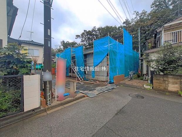前面道路を含めた現地写真です。