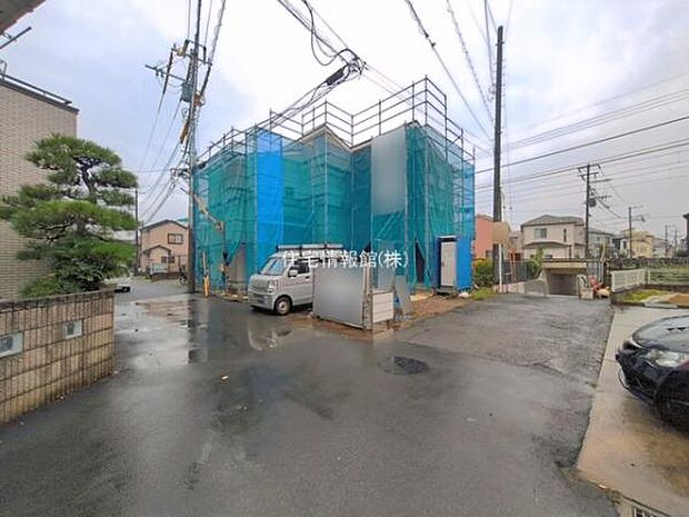 前面道路を含めた現地写真です。