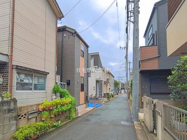前面道路を含めた現地写真です。