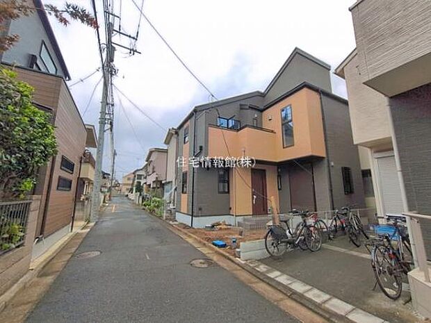 前面道路を含めた現地写真です。