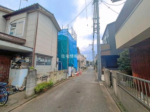前面道路を含めた現地写真です。
