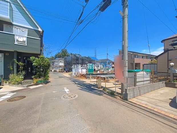 前面道路を含めた現地写真です。