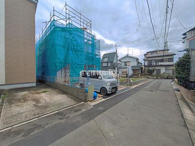 前面道路を含めた現地写真です。