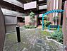その他：マンション内には中庭もあります。