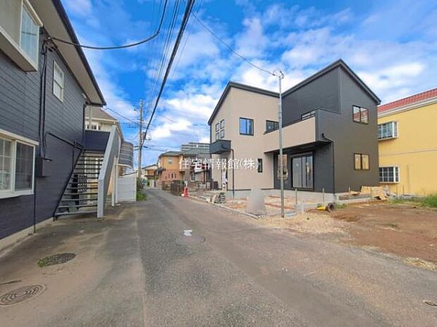 前面道路を含めた現地写真です。