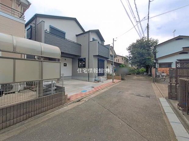 前面道路を含めた現地写真です。