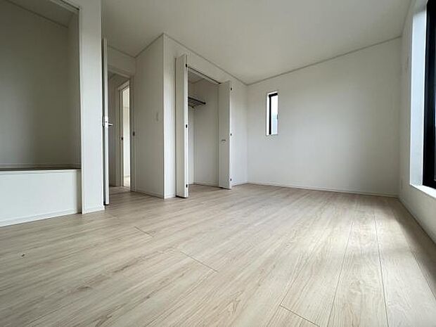 いつでもお部屋をスッキリお使い頂ける収納スペースを設置。